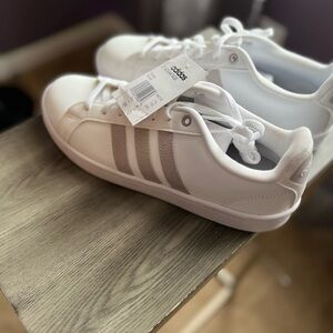 NWT White Adidas CF Advantage Women’s 9 – Athleisure & Everyday Comfort!”